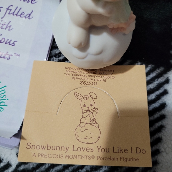 Vintage Precious Moments 1996 "Snowbunny Loves You Like I Do" in original box - Picture 3 of 10